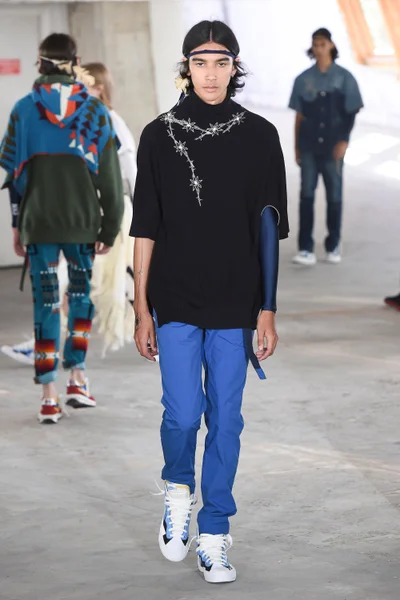 Look 11